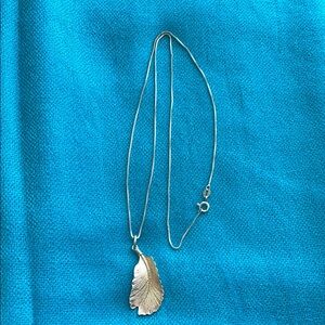 Elegant Silver Feather Pendant Necklace
